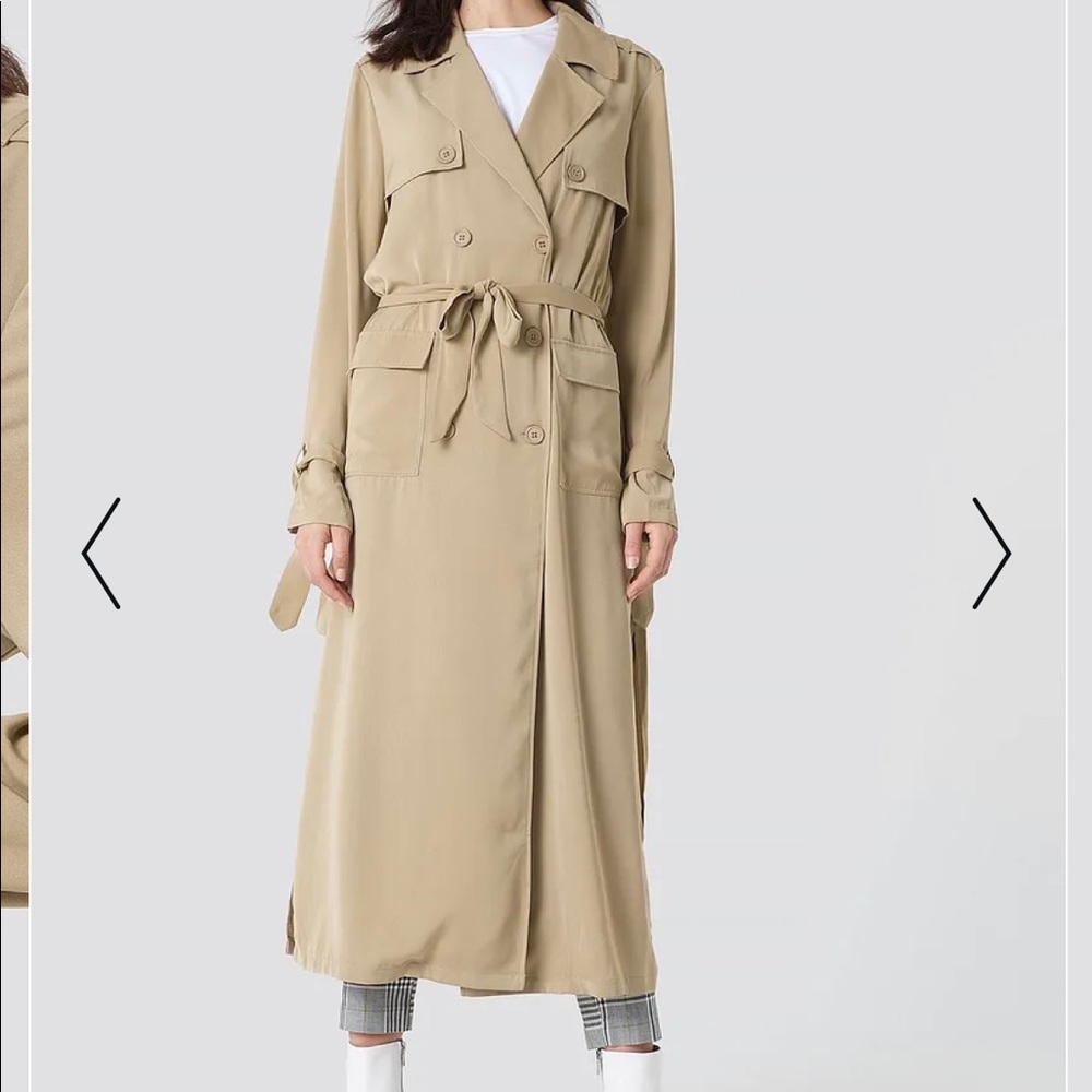 Na-kd lightweight trench coat in beige. Small.